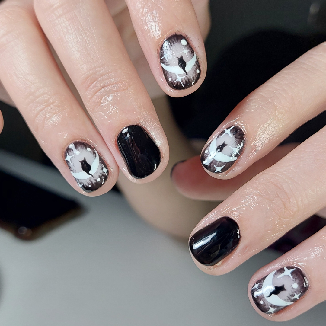 esmaltado semipermanente sobre uñas naturales con diseño de gatito